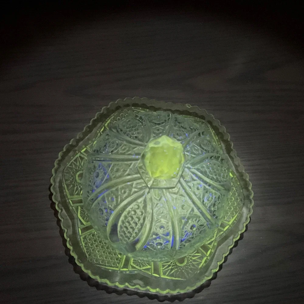 Vintage EAPG‎ Pressed Imperial Glass Butter Dish Scalloped Cosmos  Maganese